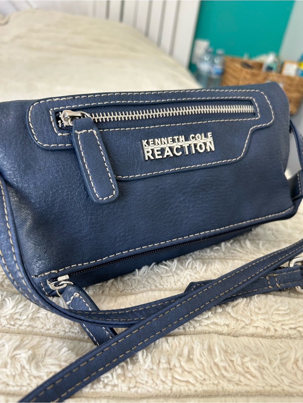 Kenneth Cole Reaction Navy Slim Crossbody with Front Zip - Picture 2 of 9